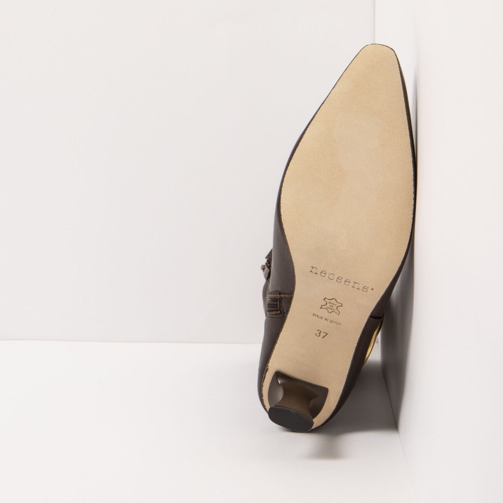 S3197 NAPPA BROWN/ VILANA