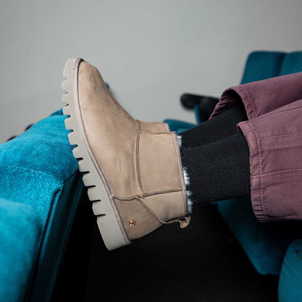 1597 NOBUCK BLACK/ ONTARIO