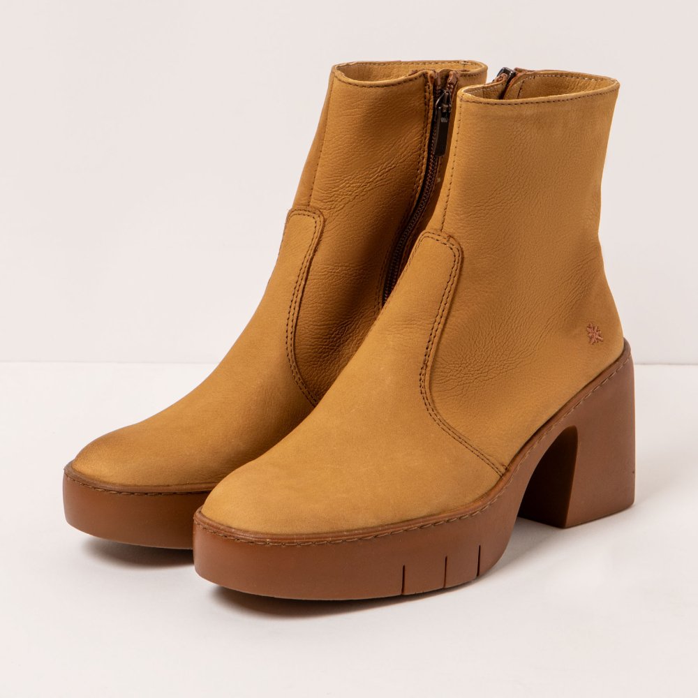 1656 NOBUCK KARAMEL/SOFIA