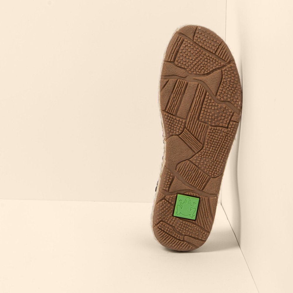 N679 SILK SUEDE BLACK / CAMPOS