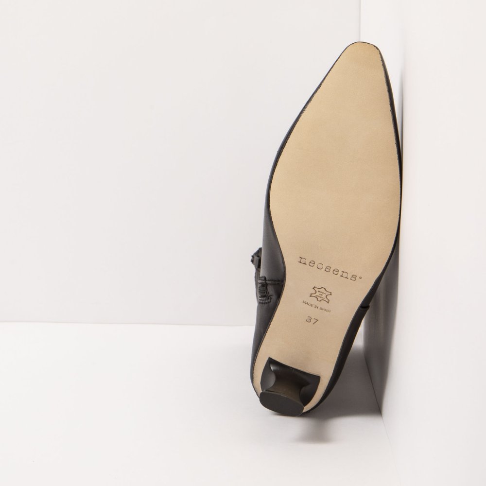 S3197 NAPPA BLACK/ VILANA