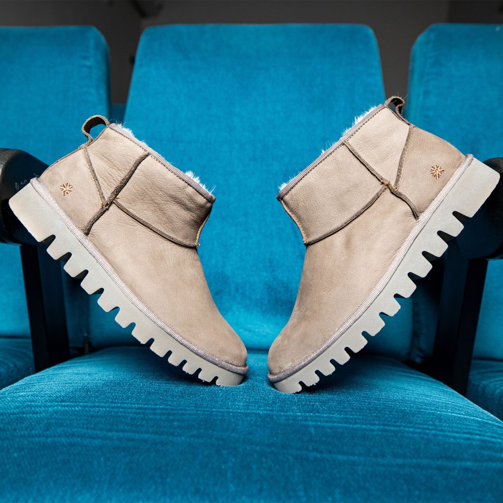 1597 NOBUCK BLACK/ ONTARIO