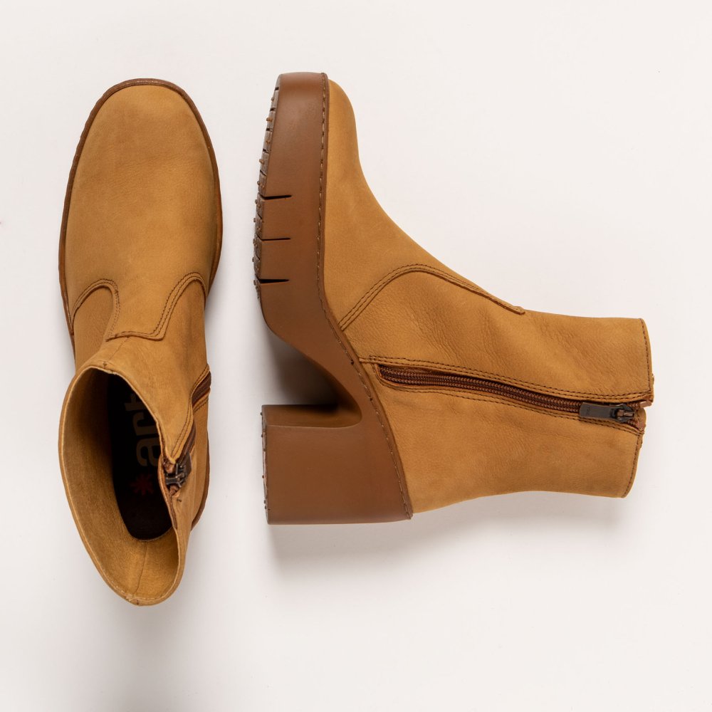 1656 NOBUCK KARAMEL/SOFIA