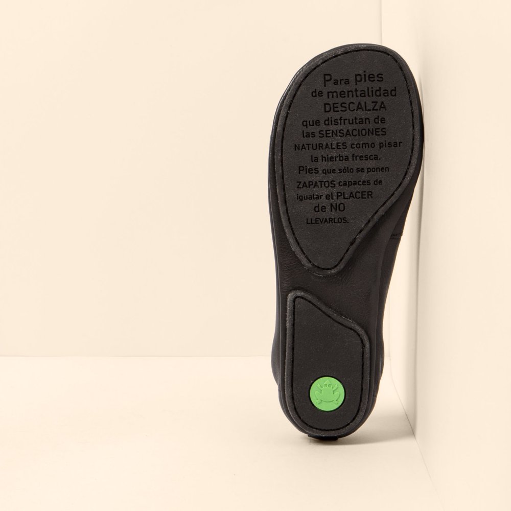 N5822 SOFT NAPPA BLACK/ ESSENCE